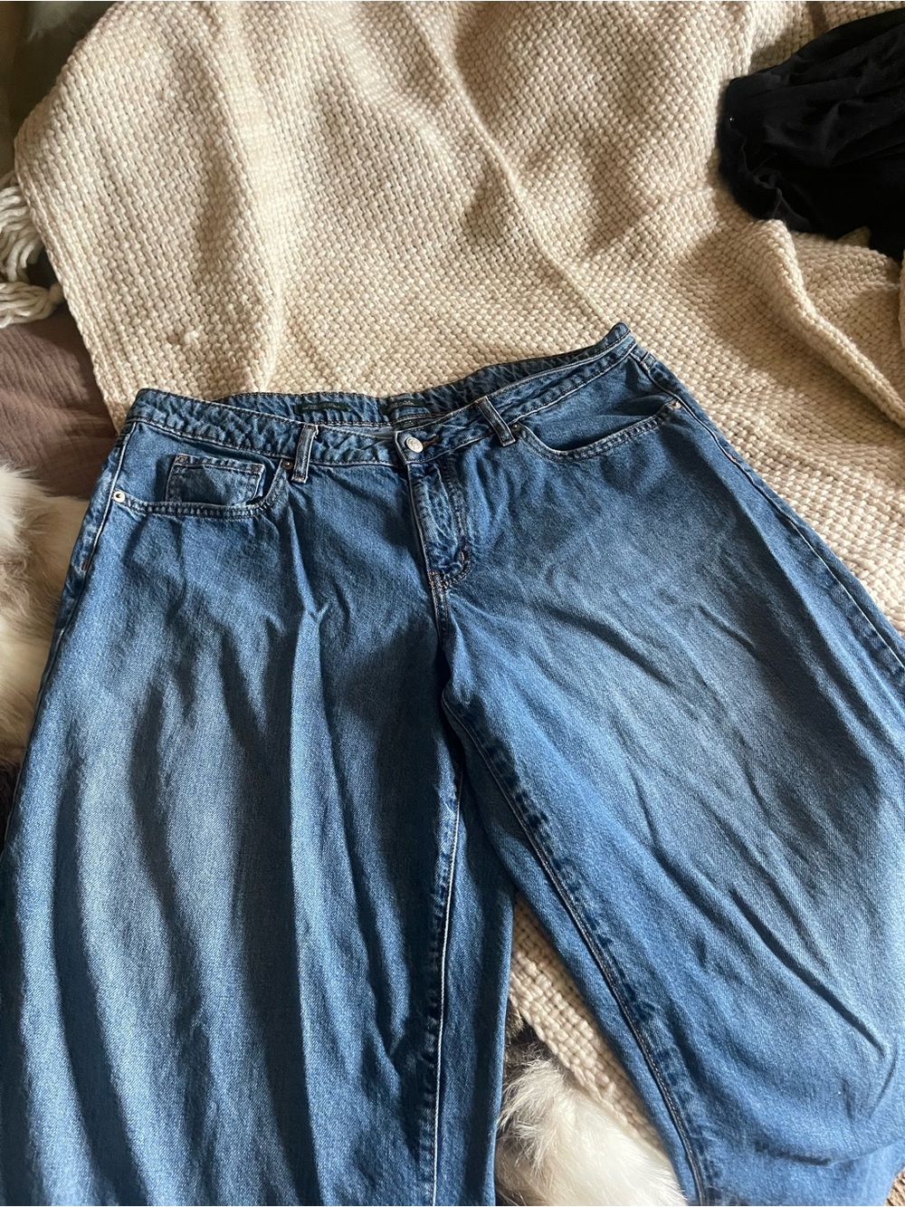 Wide Leg Low Rise Relaxed Boyfriend Jeans in Vintage Blue